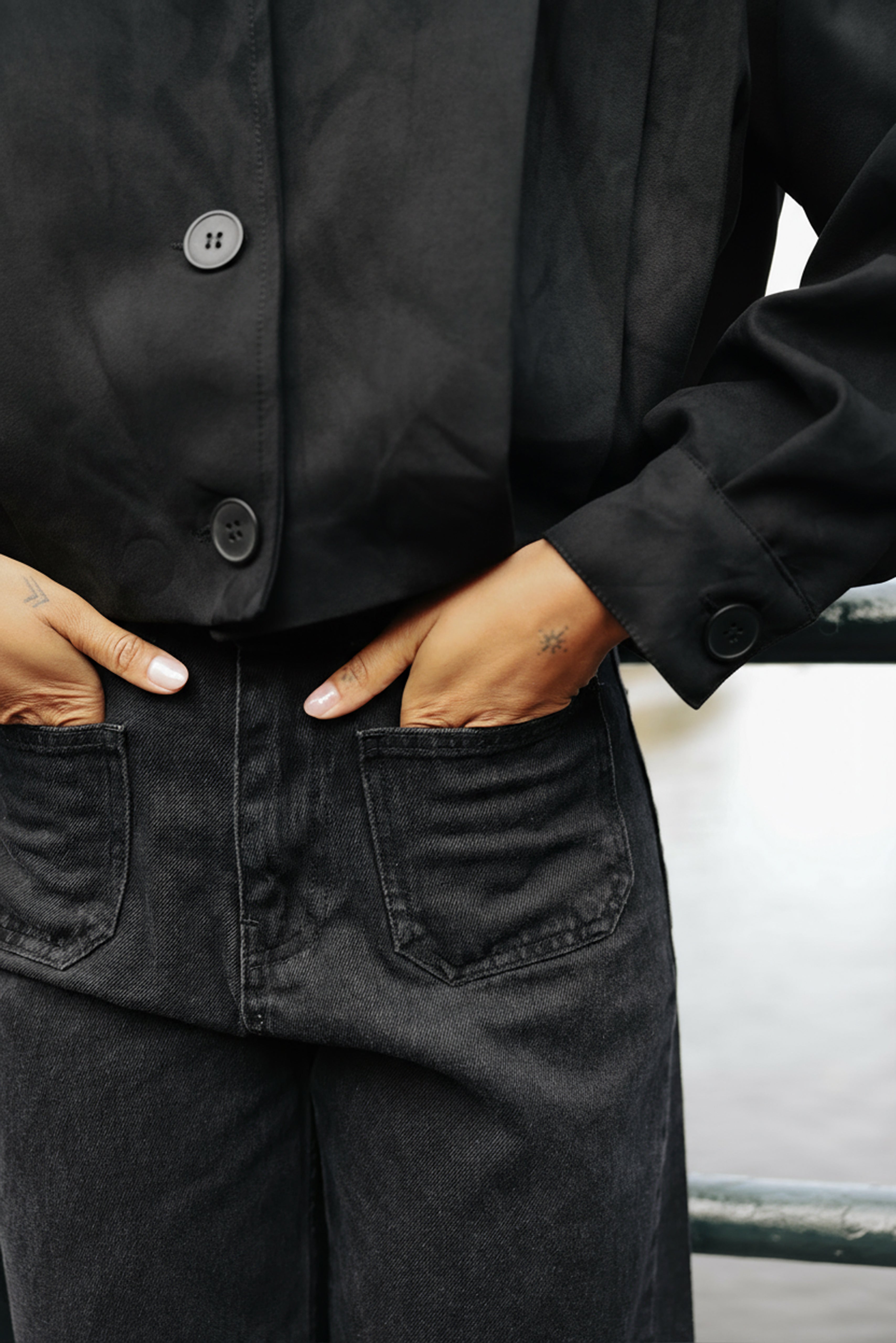 Cropped trench Black