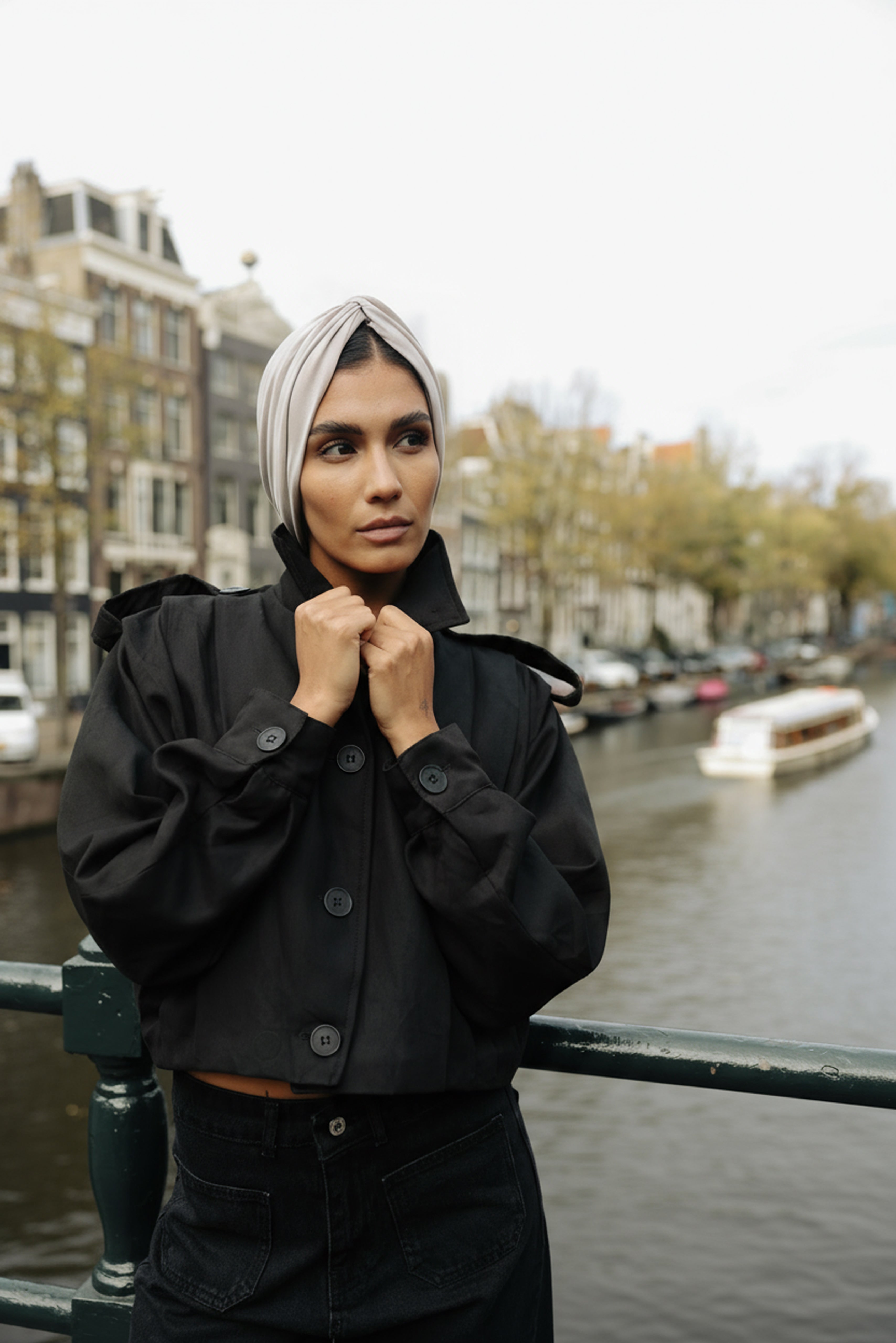 Cropped trench Black