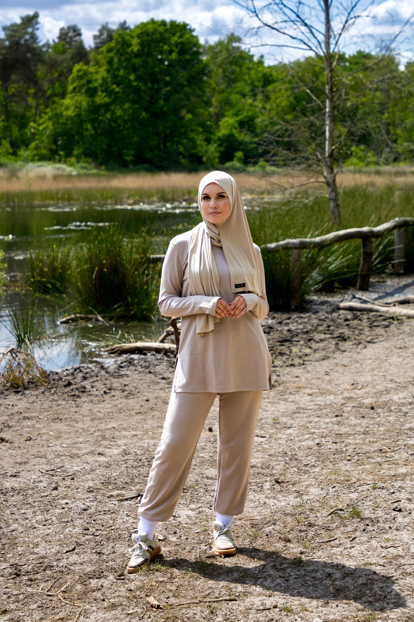 Aiserose Activewear Jogger set Beige